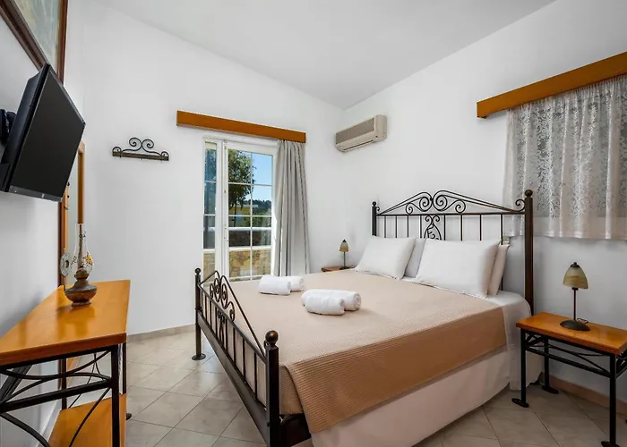 Yannis Place 페러데이션