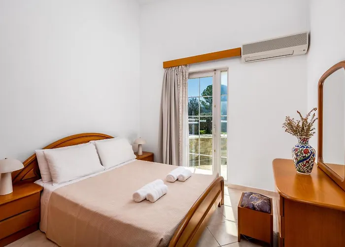 Yannis Place 빌라 페러데이션