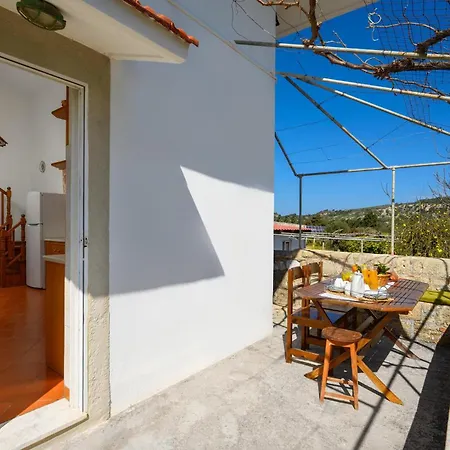 Yannis Place Villa Paradíszi