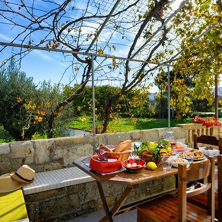 Yannis Place Villa *
