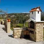 Yannis Place باراديسيون